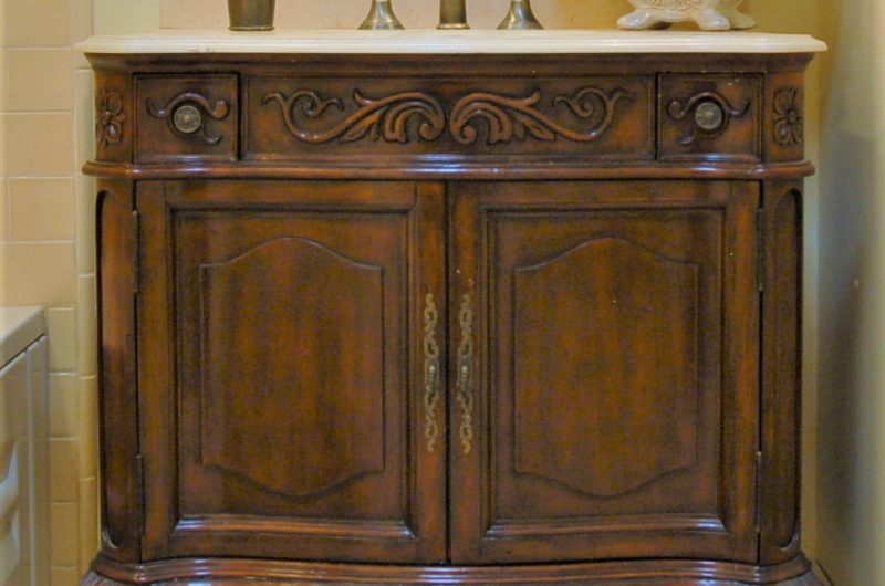Freestanding vanity in the bathroom