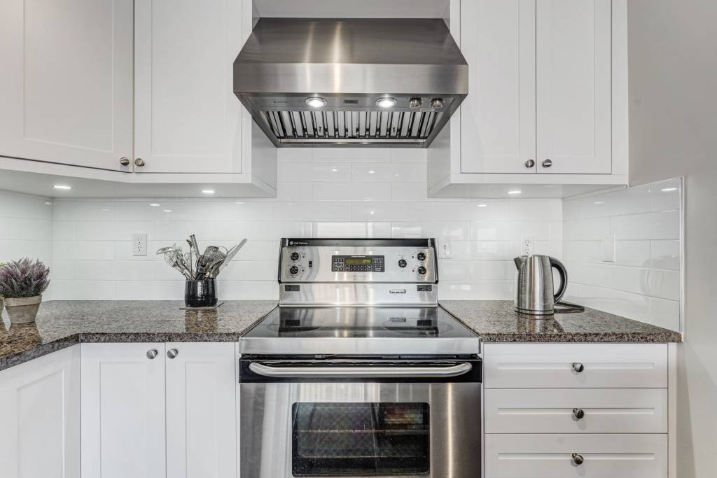 modern kitchen with backlit kitchen cabinets - kitchen renovation Toronto