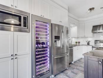 Amazing Kitchen with Build in Wine Fridge - Kitchen Refacing Toronto