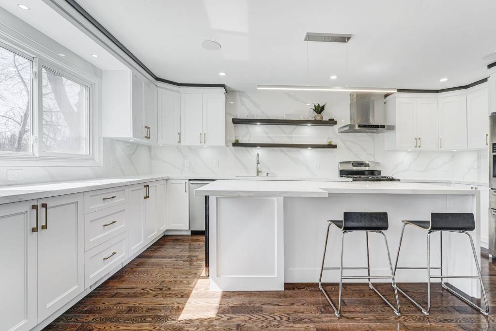 Amazing White Kitchen Cabinets Design - Kitchen Refacing Toronto