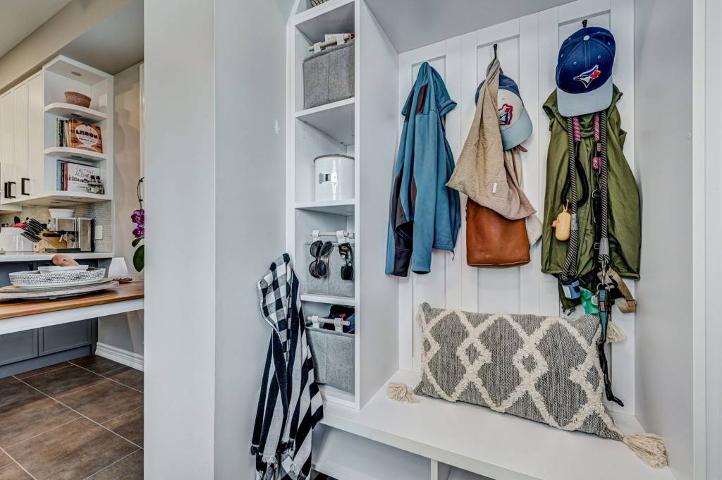 custom closet shelving