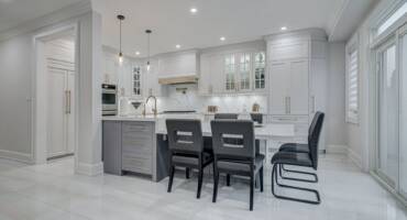Pros and Cons of Glass Kitchen Cabinet Doors