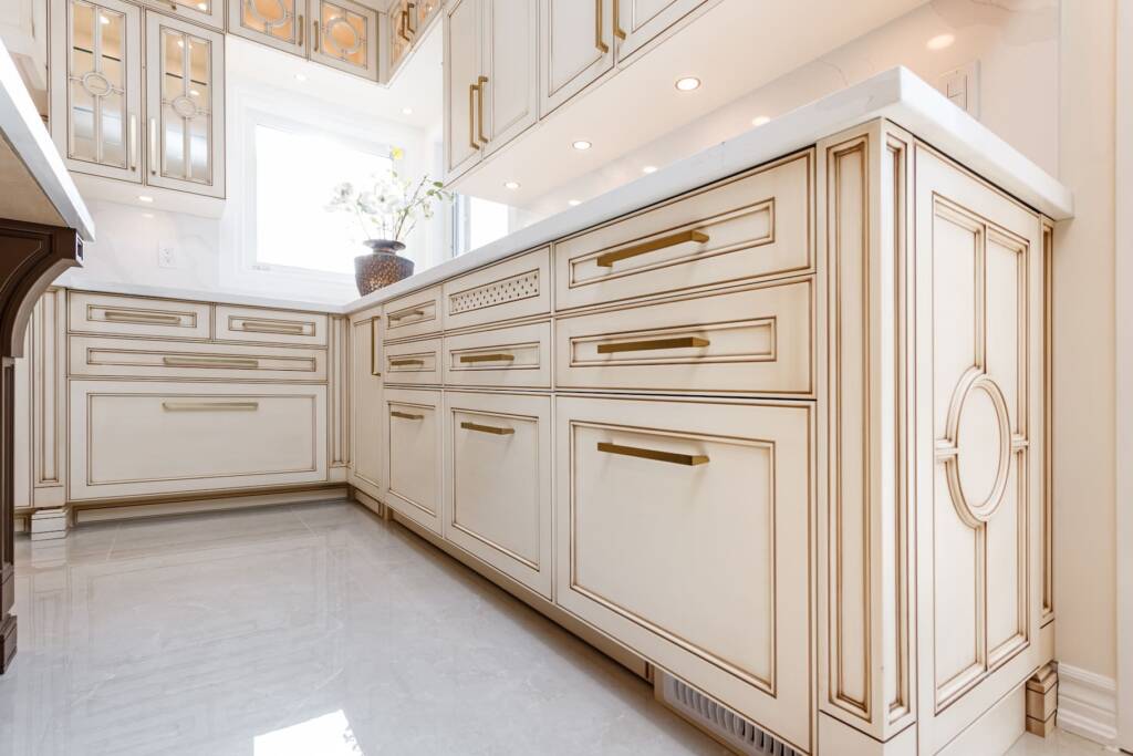 high-gloss-ultra-modern-kitchen-cabinet-idea