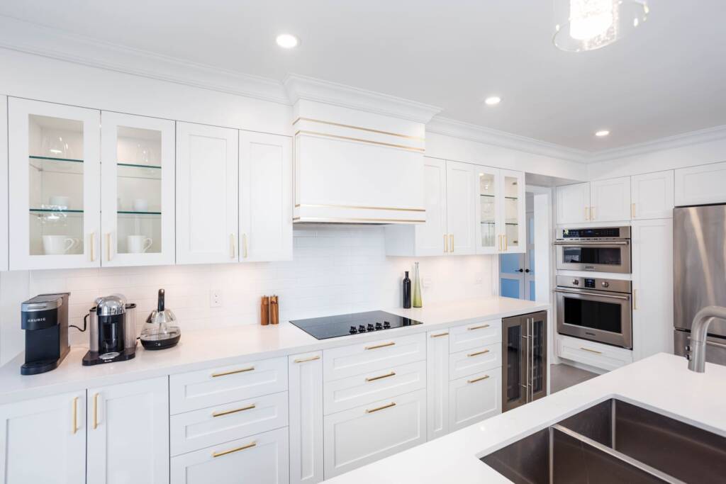 Stunning white kitchen cabinet hardware ideas and considerations