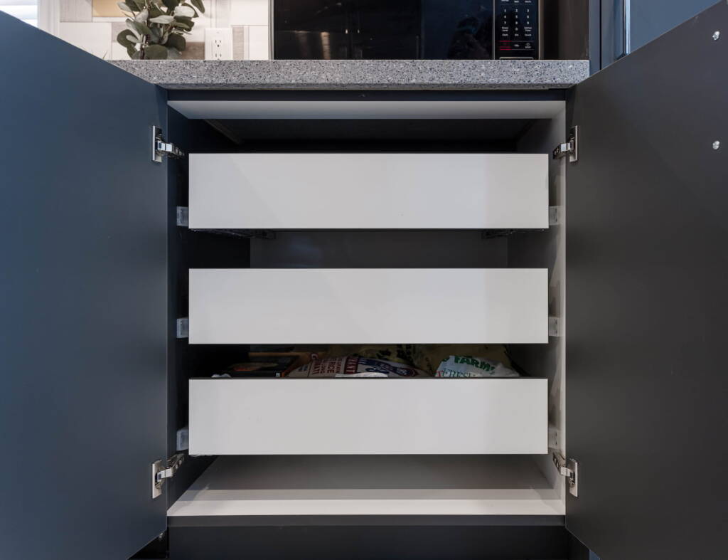 Kitchen cabinet with built-in shelves