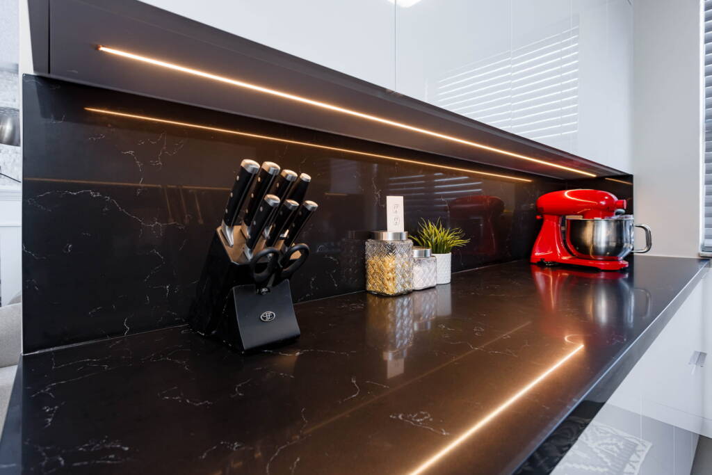 Sleek High Gloss hob unit in North York